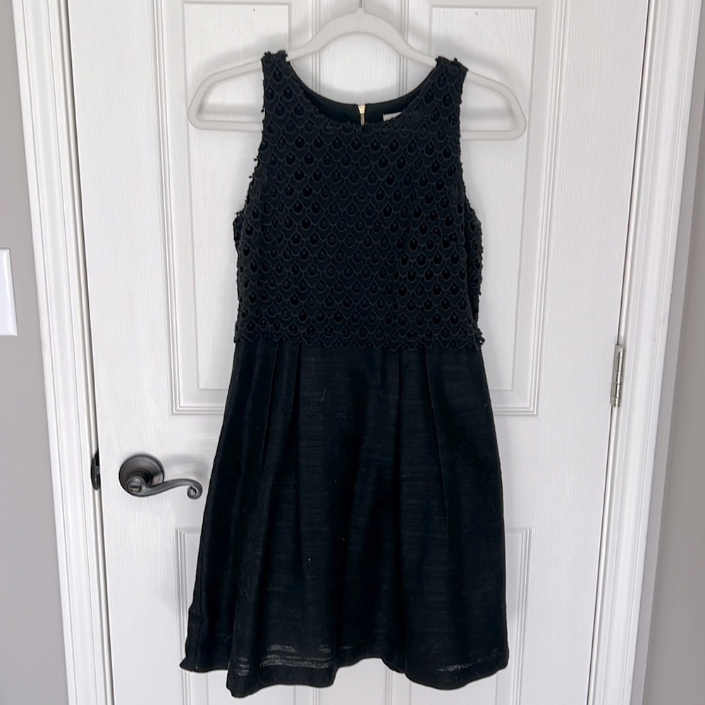 Pretty LOFT dress. Black size 6P